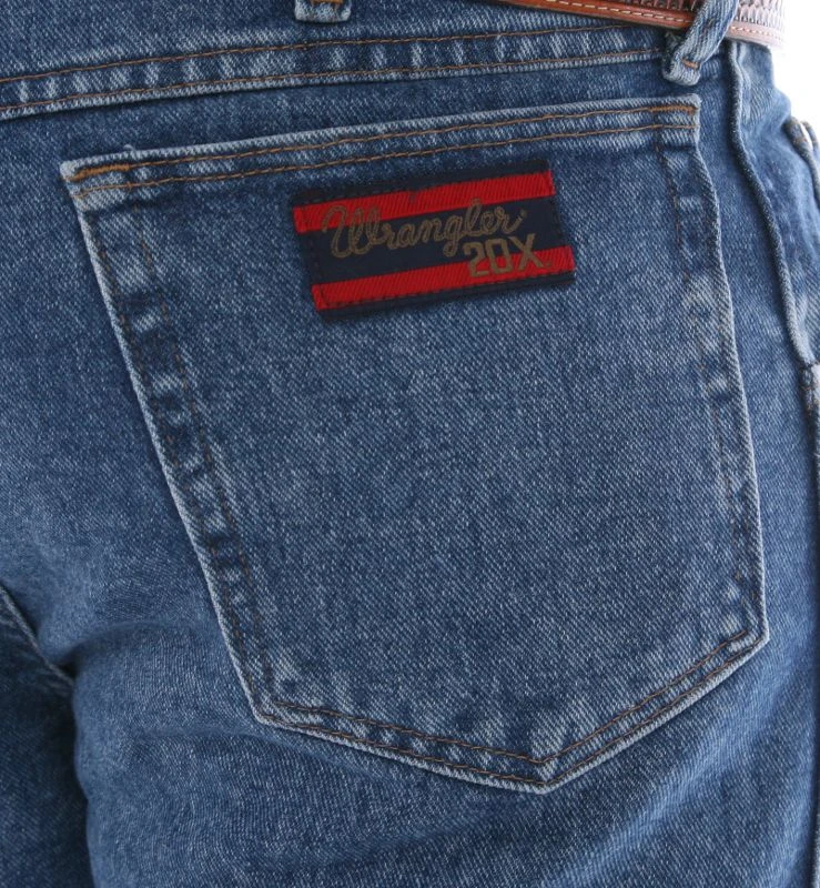 Wrangler Men's 20X Medium Wash Relaxed Fit Jeans 4 Wrangler Men's 20X Medium Wash Relaxed Fit Jeans - Image 4