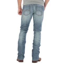 Wrangler Mens 44 Slim Straight Light Wash Jeans